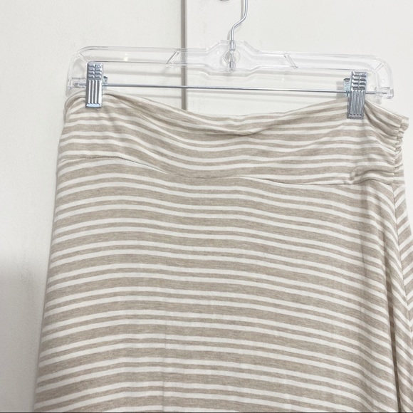 FEMME Tresics horizontal stripe maxi skirt. Soft waistband. Wide flare. M - Picture 2 of 8